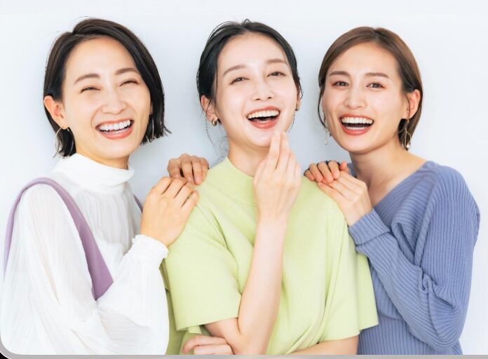 理想の白い歯を持つ女性たち